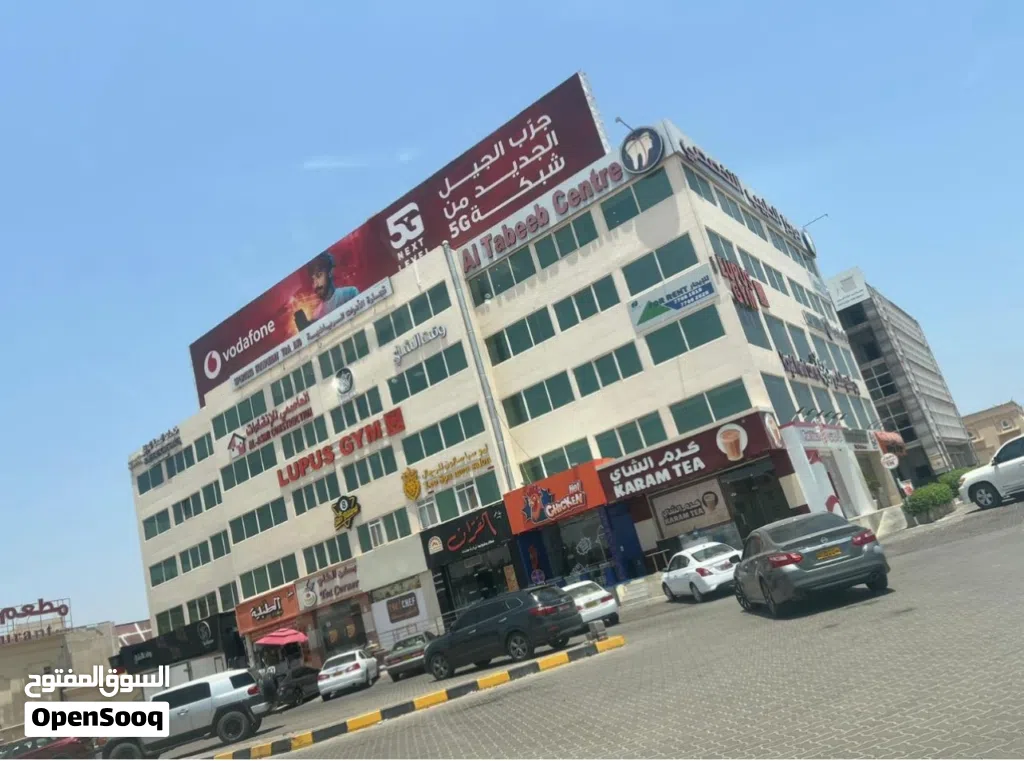 مكتب للايجار بموقع ممتاز( سماح شهر)    Office   for rent near City center.