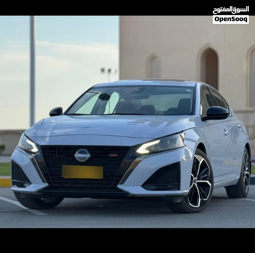2023 Nissan Altima SR