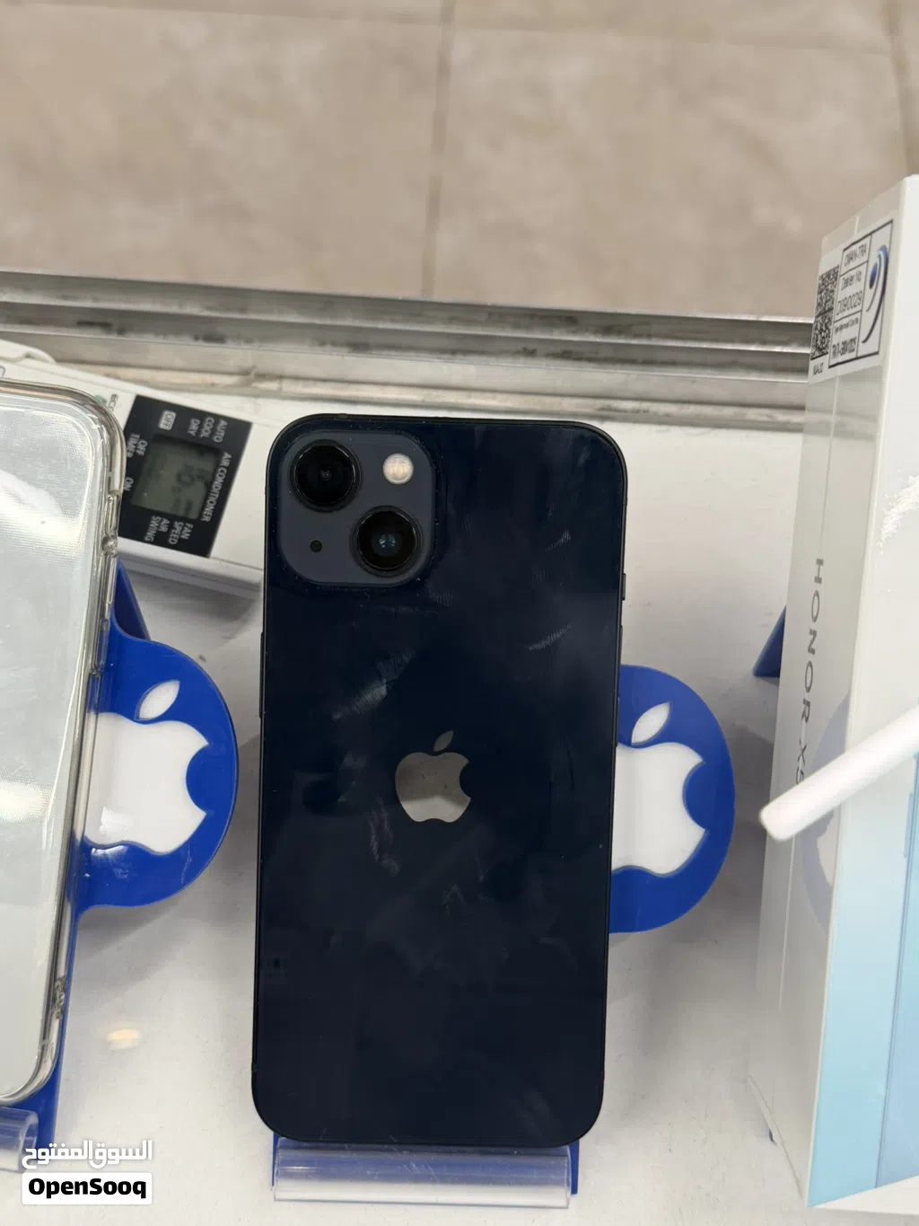 Apple iPhone 13 128 GB in Al Dakhiliya