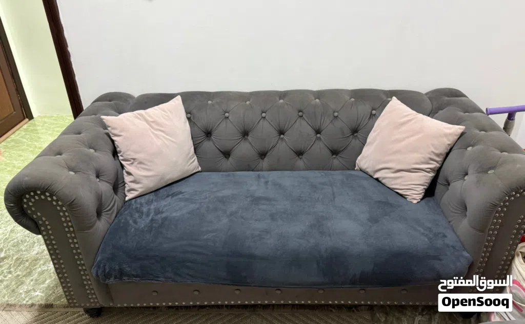 طقم كنب مع 2 طربيزة ومرايه 50 ريال Sofa set with 2 tables and a mirror for 50 OMR