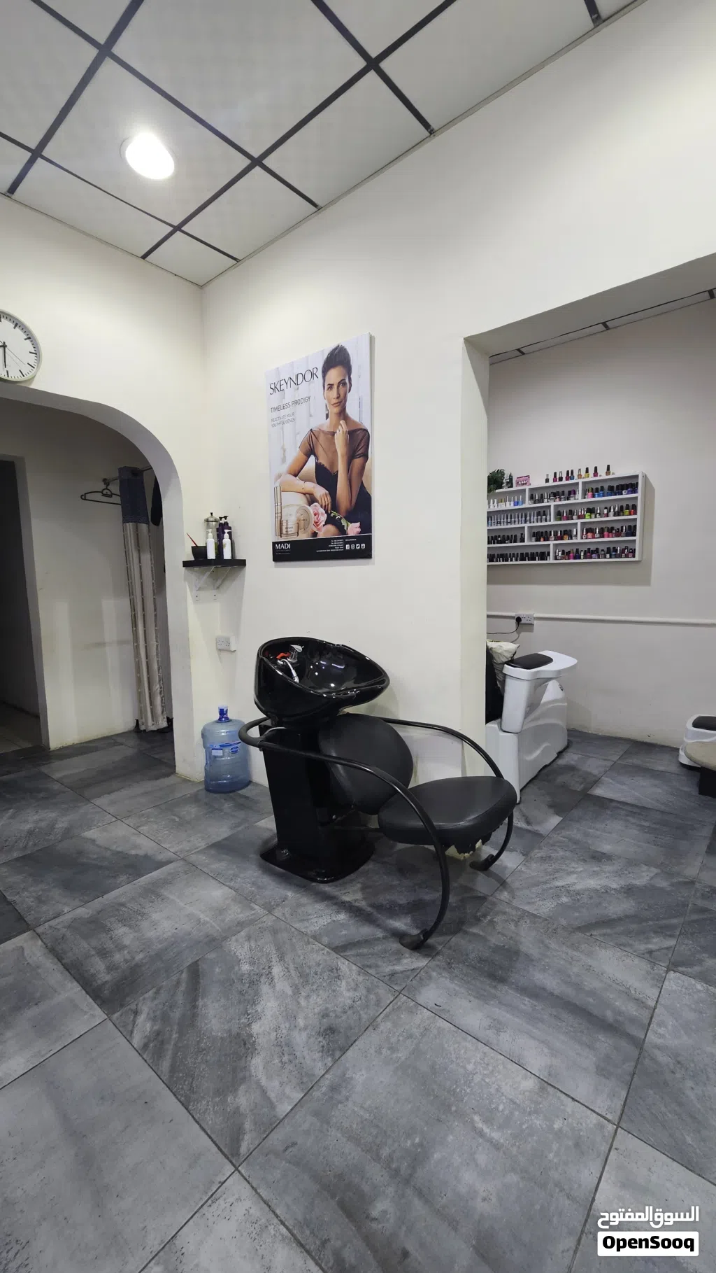 ladies beauty parlor for sale in wadi kabir