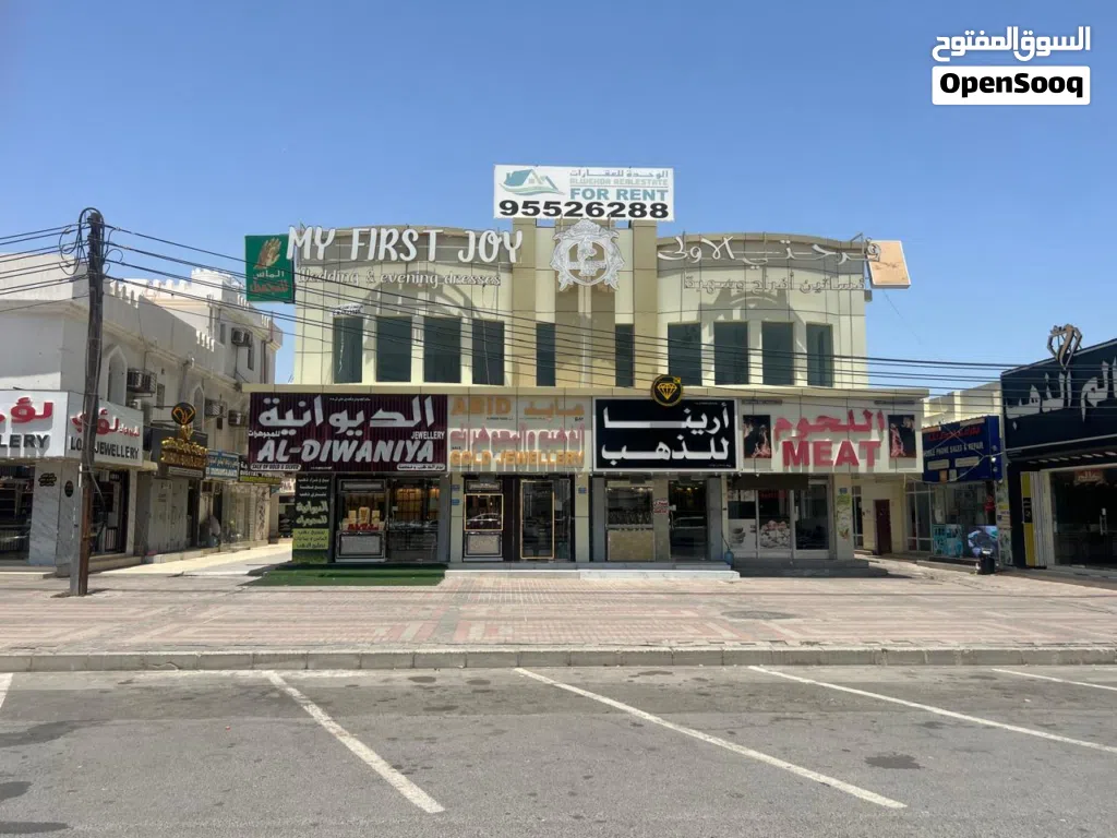 فرصة عظيمة معرض بموقع رائع بمساحة 280م بقلب سوق الخوض التجاري - مناسب لصالة رياضية