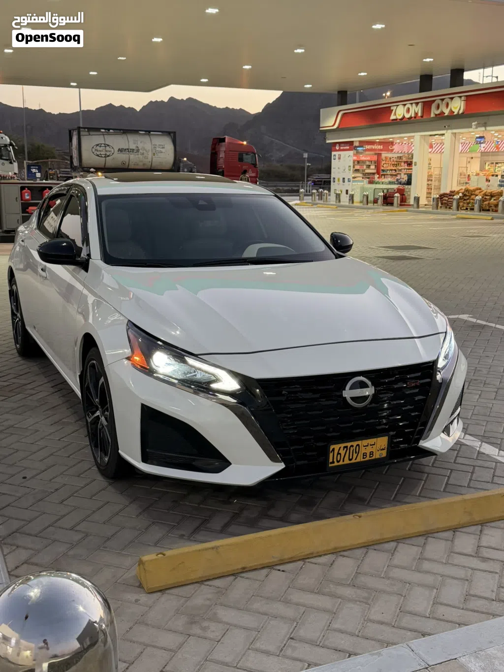 2023 Nissan Altima SR