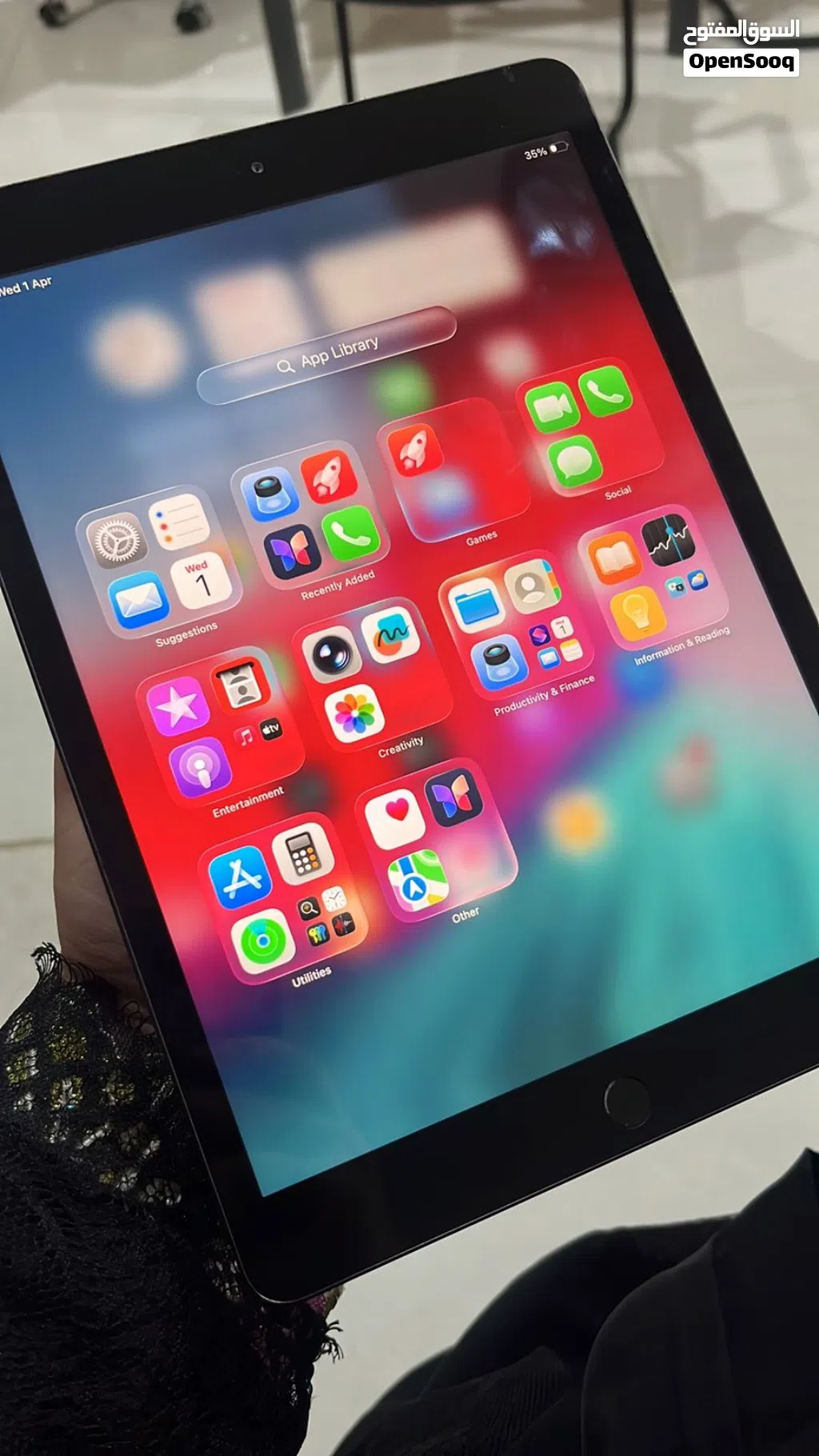Apple iPad 5 128 GB in Buraimi